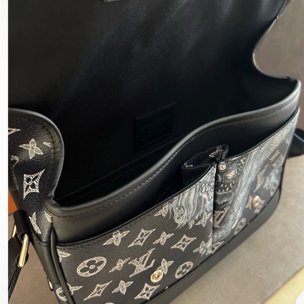 Louis Vuitton Monogram Savane Messenger PM men’s bag - Picture 3 of 9